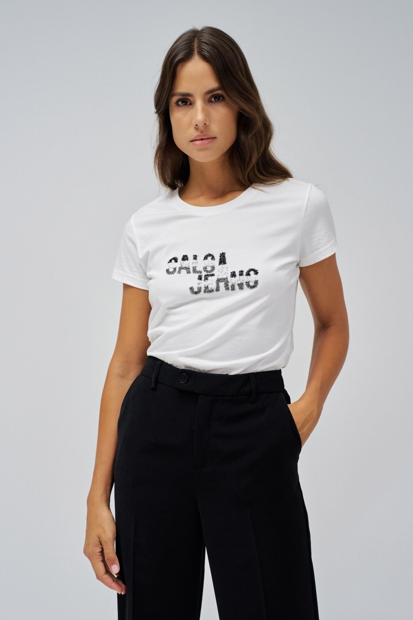T-SHIRT MIT BRANDING