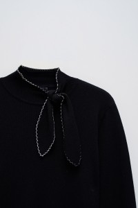 KNIT JUMPER WITH NECK DETAIL