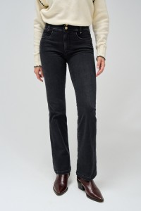 SECRET PUSH IN BOOTCUT JEANS