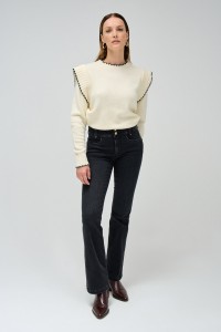 SECRET PUSH IN BOOTCUT JEANS