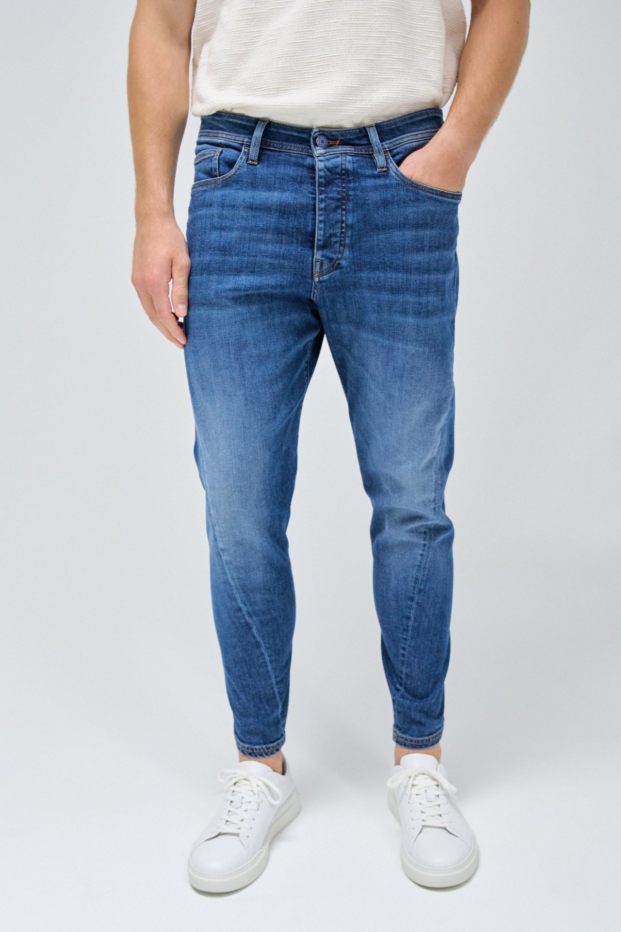 TAPERED CROPPED SLIM JEANS