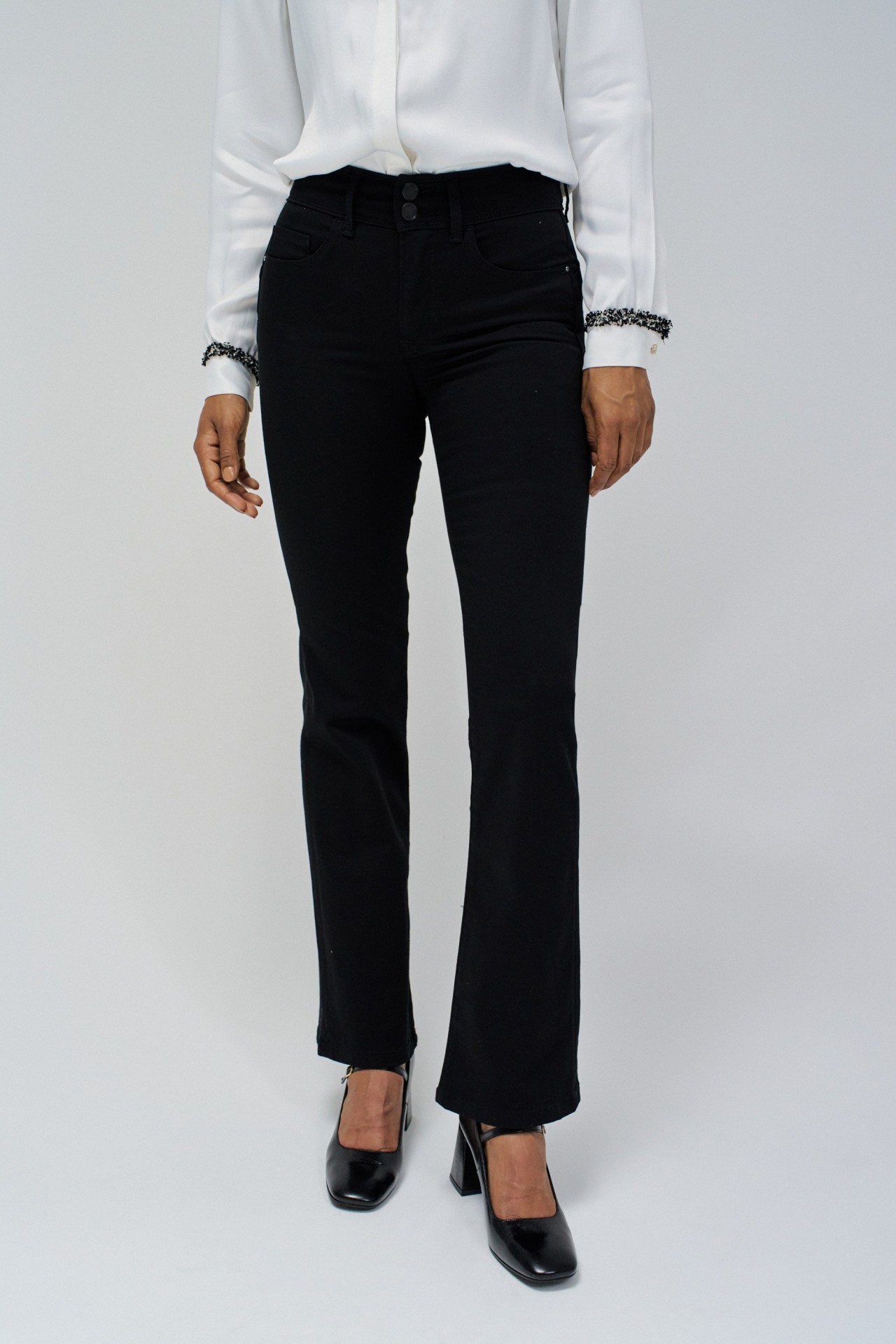 SECRET PUSH IN BOOTCUT JEANS