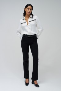 SECRET PUSH IN BOOTCUT JEANS