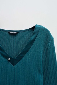 RIBBED KNIT SWEATER