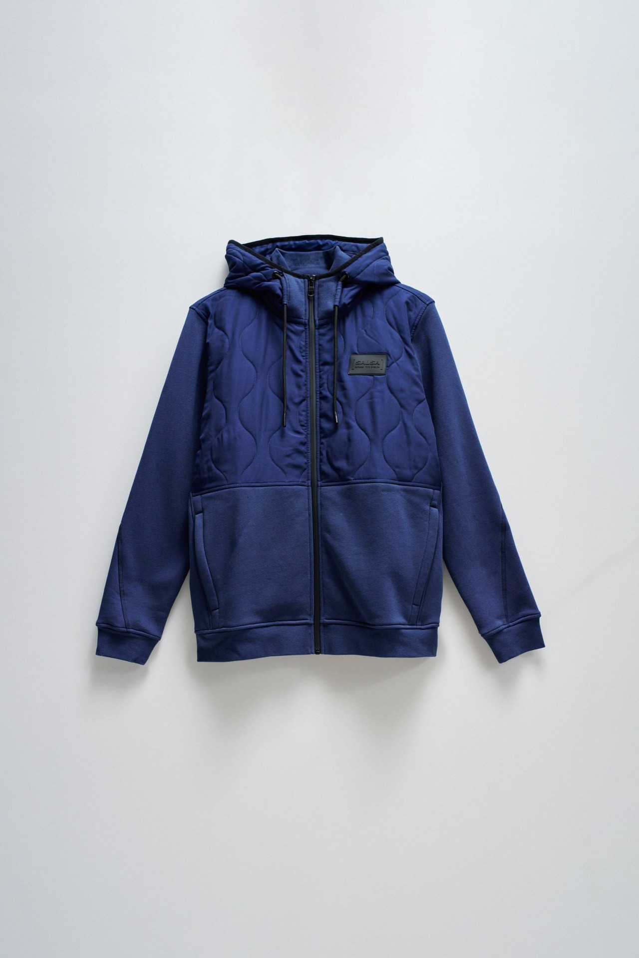 CHAQUETA CON MEZCLA DE MATERIALES