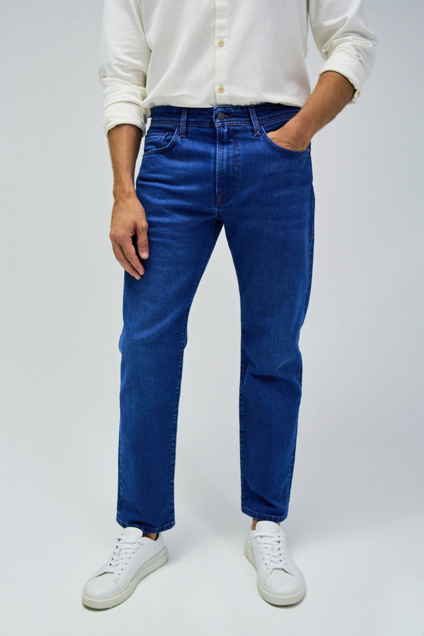 STRAIGHT FIT JEANS