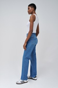 TRUE STRAIGHT JEANS