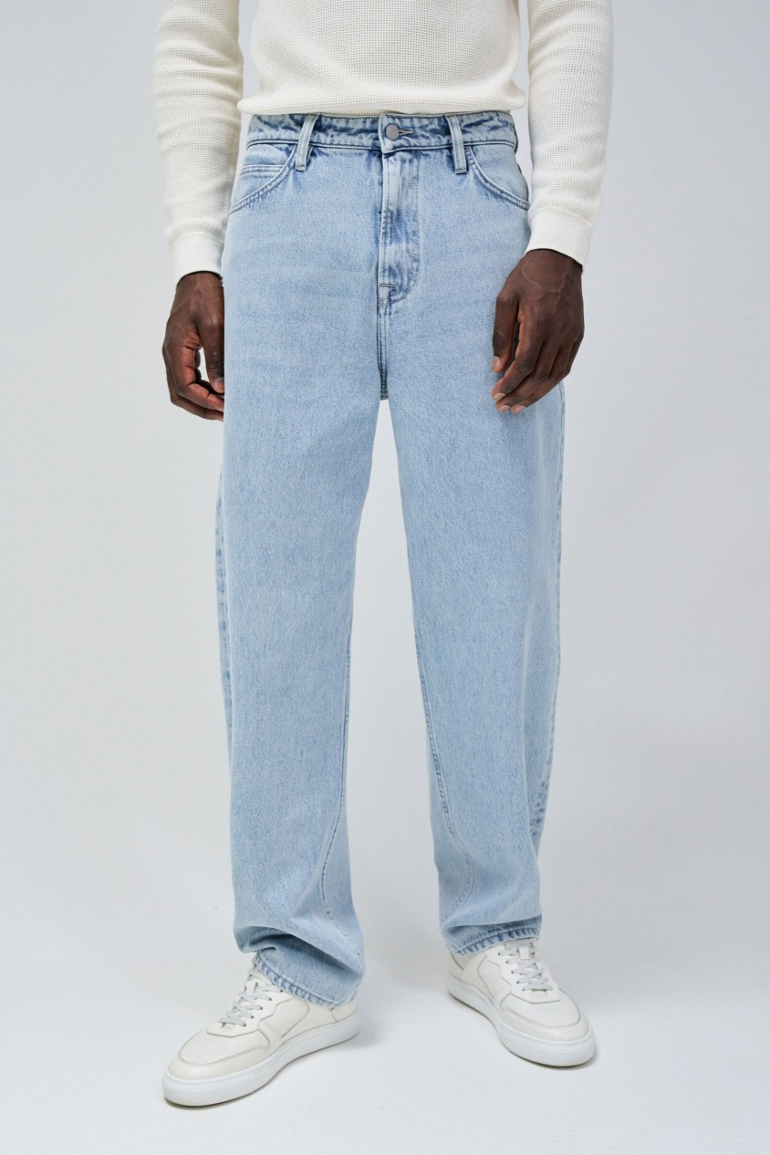 LOOSE STRAIGHT JEANS
