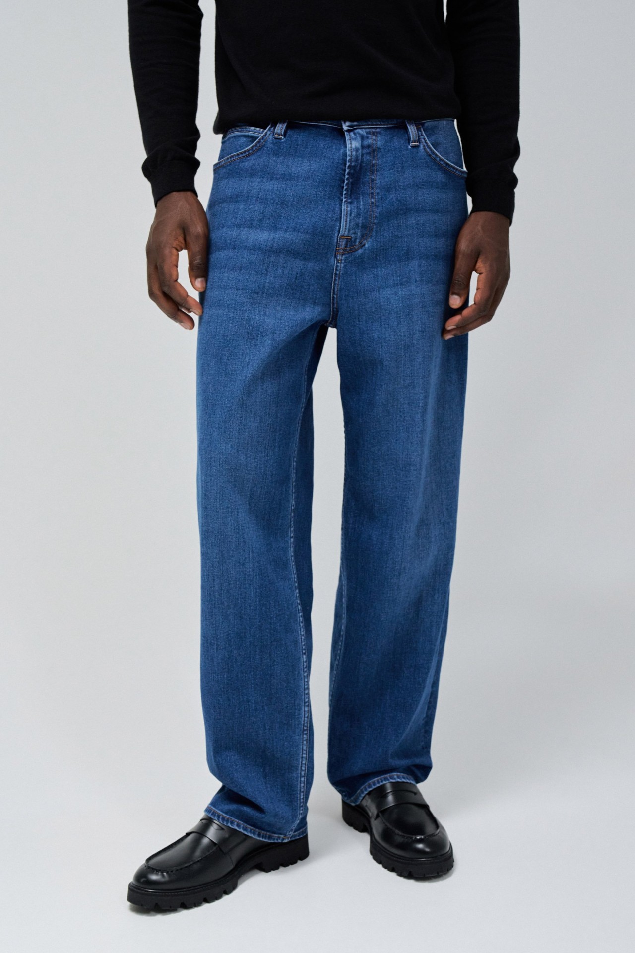 LOOSE STRAIGHT JEANS
