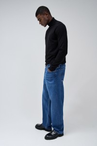 LOOSE STRAIGHT JEANS