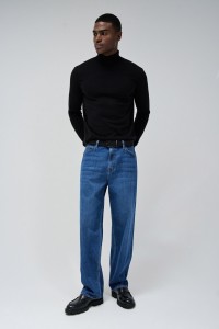 LOOSE STRAIGHT JEANS