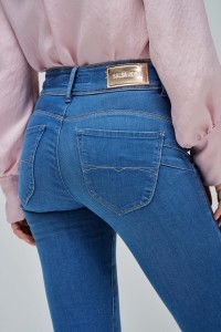 JEANS SECRET PUSH IN STRAIGHT