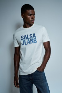 T-SHIRT MIT BRANDING
