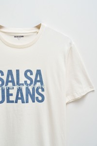 T-SHIRT MIT BRANDING