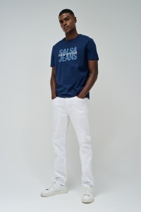 T-SHIRT MIT BRANDING