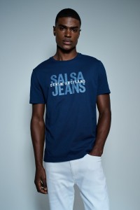 T-SHIRT MIT BRANDING