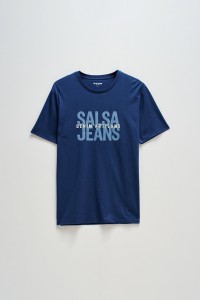 T-SHIRT MIT BRANDING