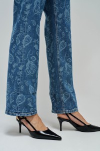 FAITH PUSH IN STRAIGHT JEANS