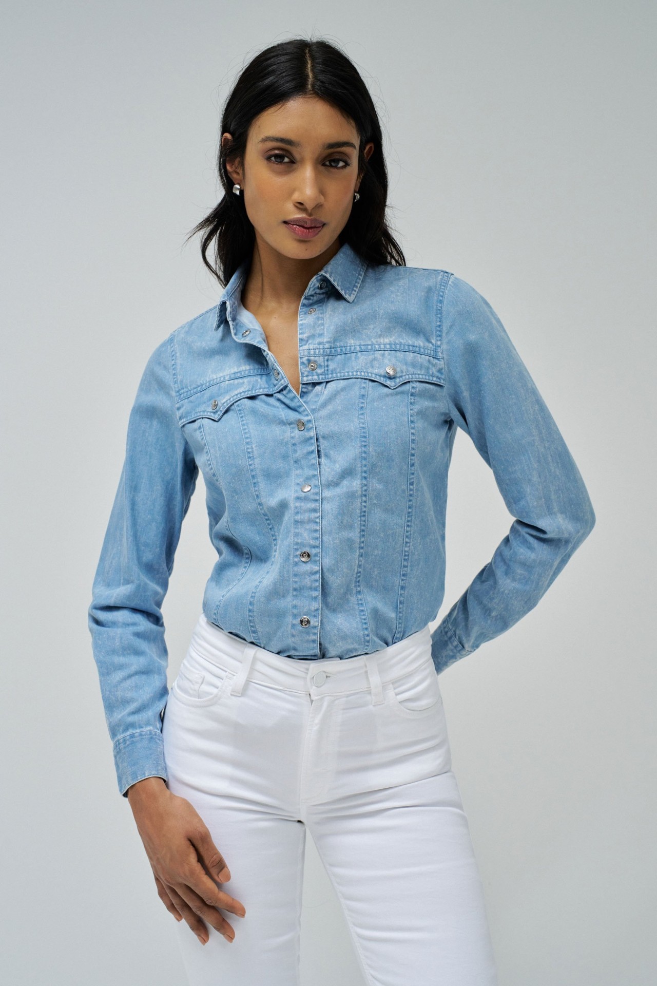 CAMISA LIGHTDENIM COM EFEITOS DE LAVAGEM
