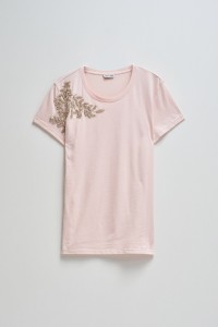 CAMISETA CON APLICACIONES BRILLANTES