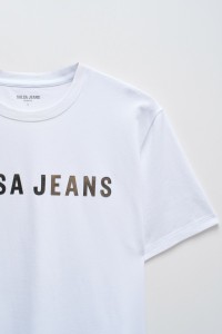 T-SHIRT WITH BRANDING