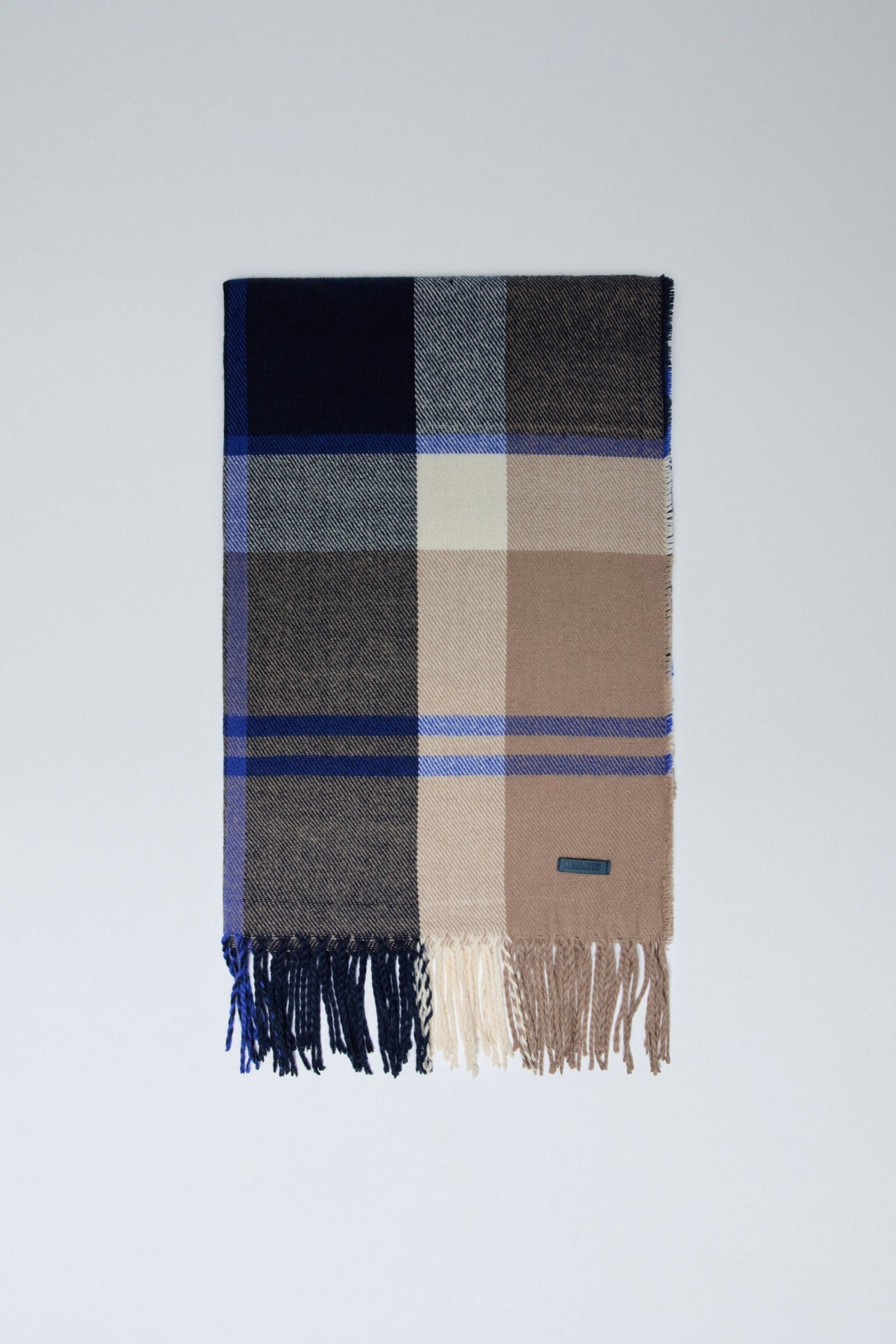 SCARF WITH CHECK PATTERN
