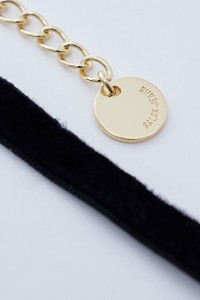 VELVET RIBBON AND FLOWER NECKLACE