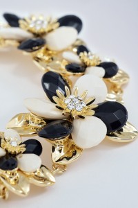VELVET RIBBON AND FLOWER NECKLACE