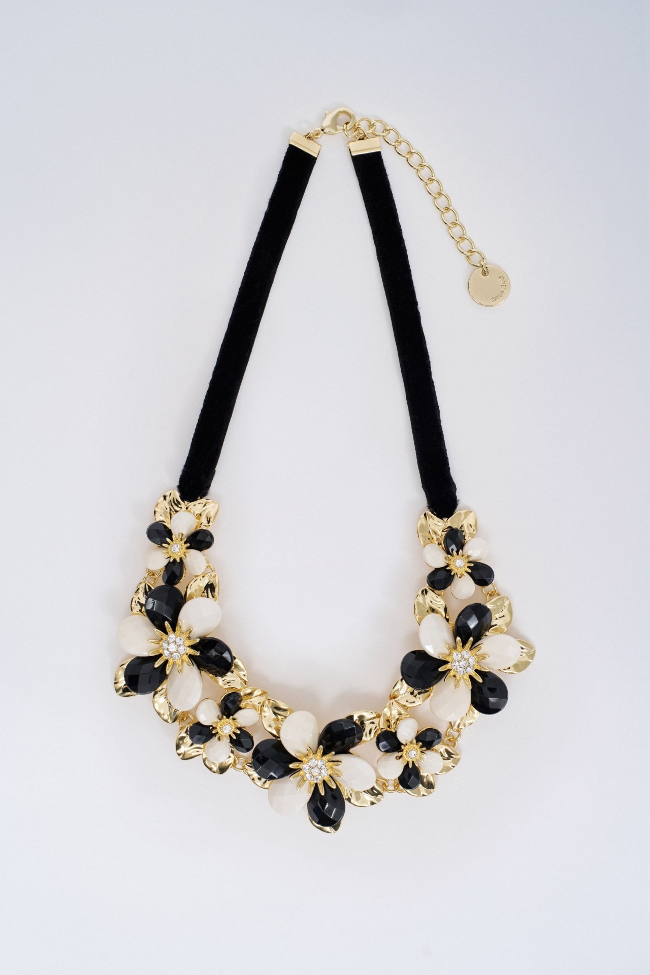 VELVET RIBBON AND FLOWER NECKLACE