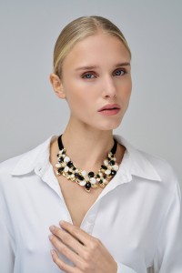 VELVET RIBBON AND FLOWER NECKLACE