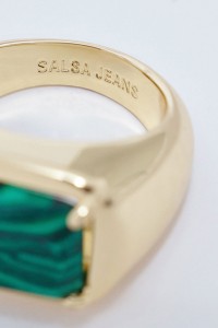BAGUE AVEC PIERRE RECTANGULAIRE