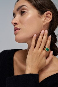 BAGUE AVEC PIERRE RECTANGULAIRE