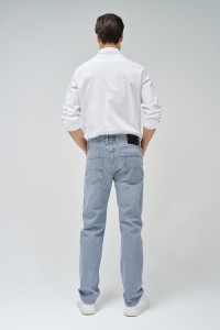 STRAIGHT FIT JEANS