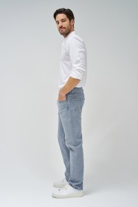 STRAIGHT FIT JEANS