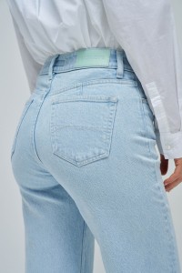 TRUE STRAIGHT JEANS