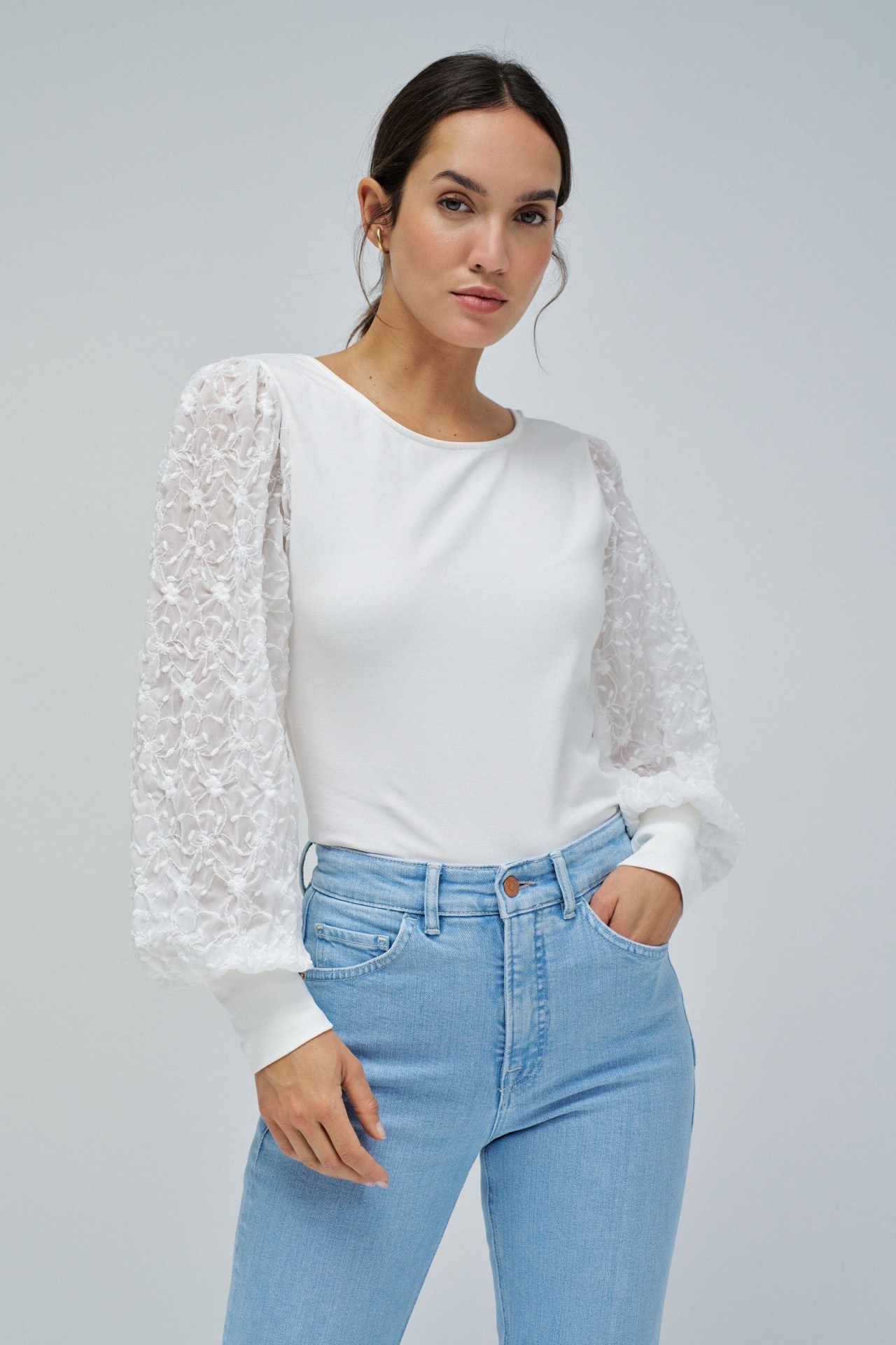SWEATER WITH SLEEVES IN ENGLISH EMBROIDERY