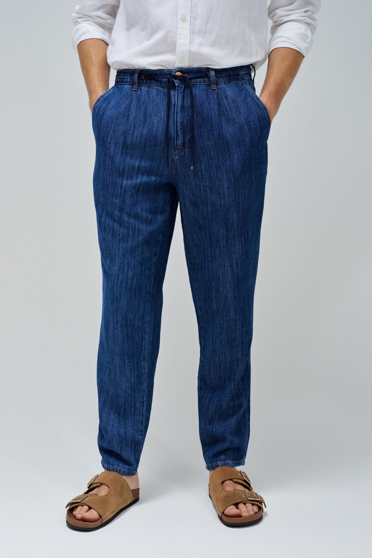 TAPERED JOGGERS JEANS