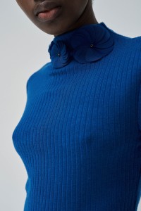 JUMPER WITH FLOWER DETAIL ON THE NECK
