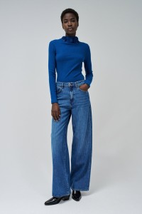 JUMPER WITH FLOWER DETAIL ON THE NECK