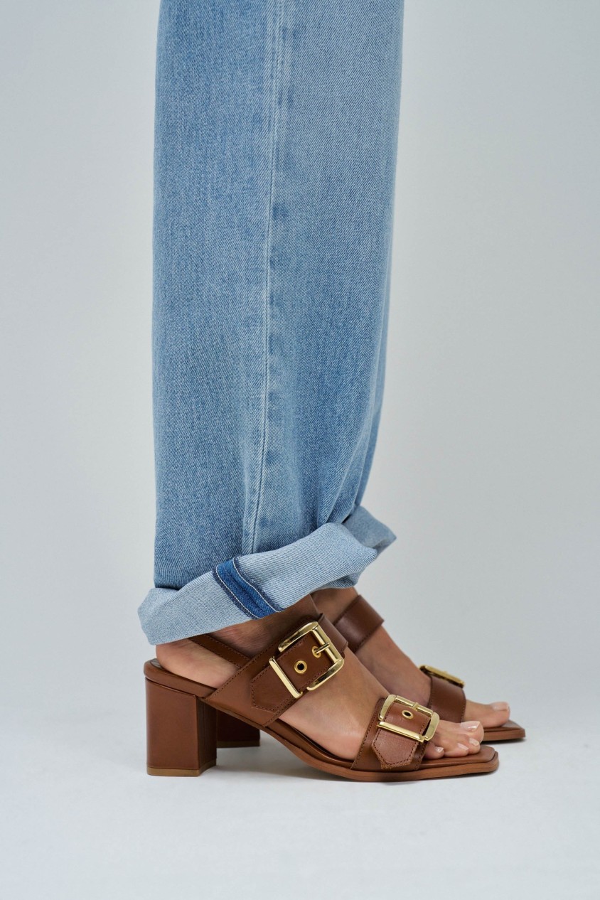 SANDALES EN CUIR