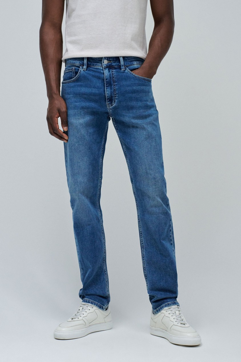 SLIM FIT MEDIUM WASH JEANS