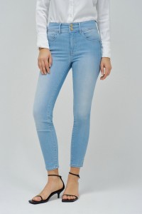 SECRET PUSH IN CROPPED SKINNY JEANS