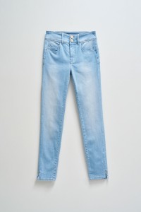 SECRET PUSH IN CROPPED SKINNY JEANS