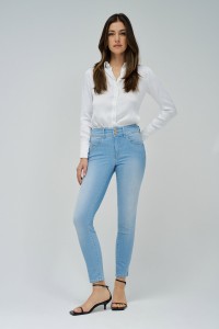 SECRET PUSH IN CROPPED SKINNY JEANS