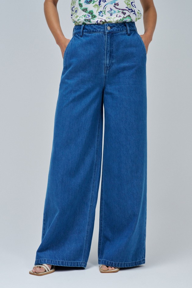 TROUSERS IN LIGHTDENIM WITH WIDE LEG