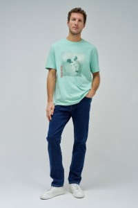 T-SHIRT COM ESTAMPADO