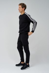 SUDADERA CON RAYAS EN LAS MANGAS