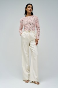 JERSEY TEXTURIZADO CON FLORES