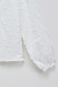 BLUSA COM BORDADOS