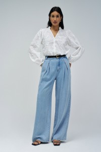 BLUSA COM BORDADOS